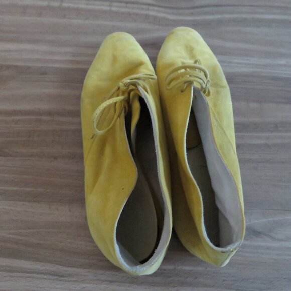 VINTAGE GUCCI Butter Yellow Suede Chukka Lace Up Flat Boots Booties - Size US 6 - Picture 10 of 15